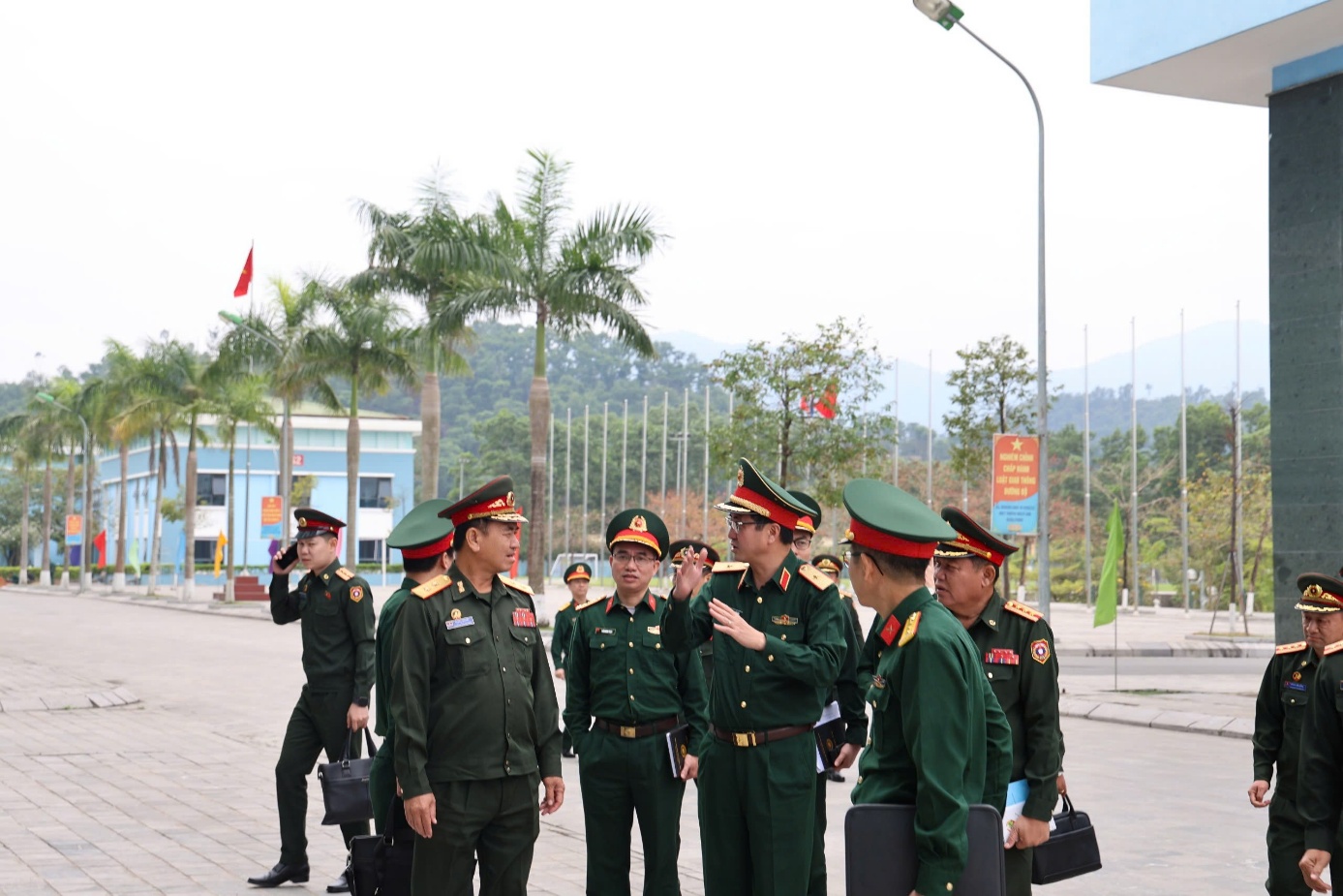 /UploadStore/admin/250331 Tiep Tong Tham muu truong Lao/03.jpg